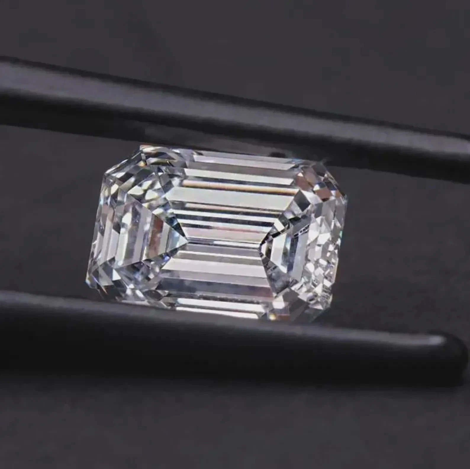 Loose 10.00 Ct Lab-Grown CVD Diamond Emerald Cut Natural D Color VVS1 Certified