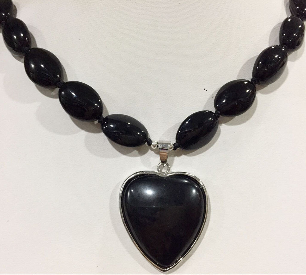 13x18mm Multicolor Oval Gemstone & 30x30mm Heart-shaped Pendants Necklace 18”