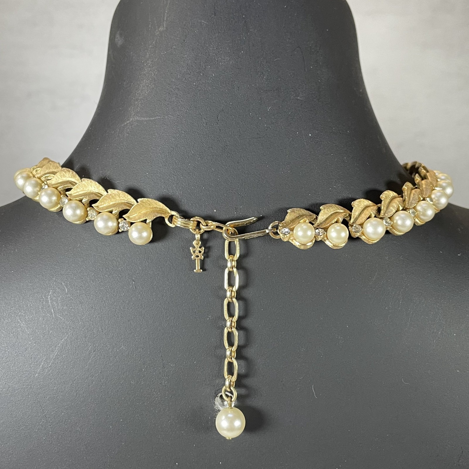 Vintage Trifari Gold Tone Leaf Faux Pearl Rhinestone Choker Necklace Signed 12″