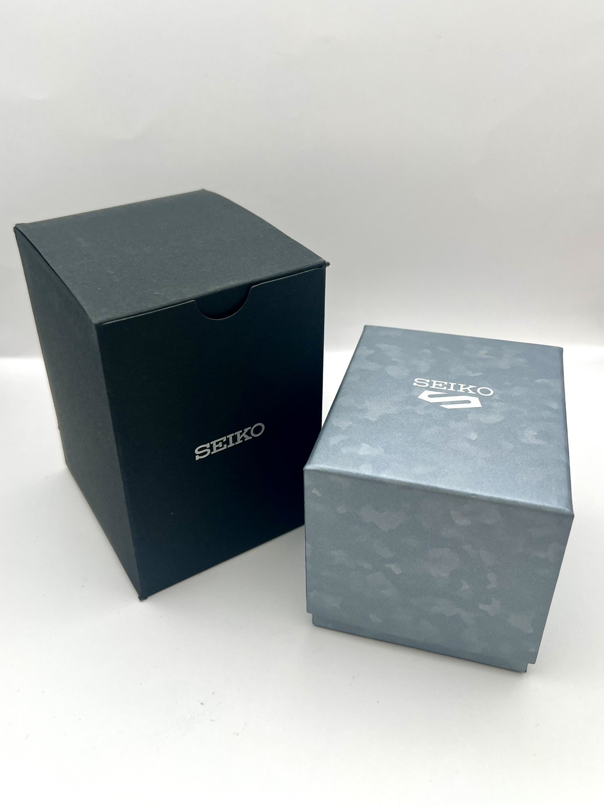 Seiko 5 Sports GMT SSK033K1 – Silver Cloud “Batman” Automatic 42.5mm 100m NEW