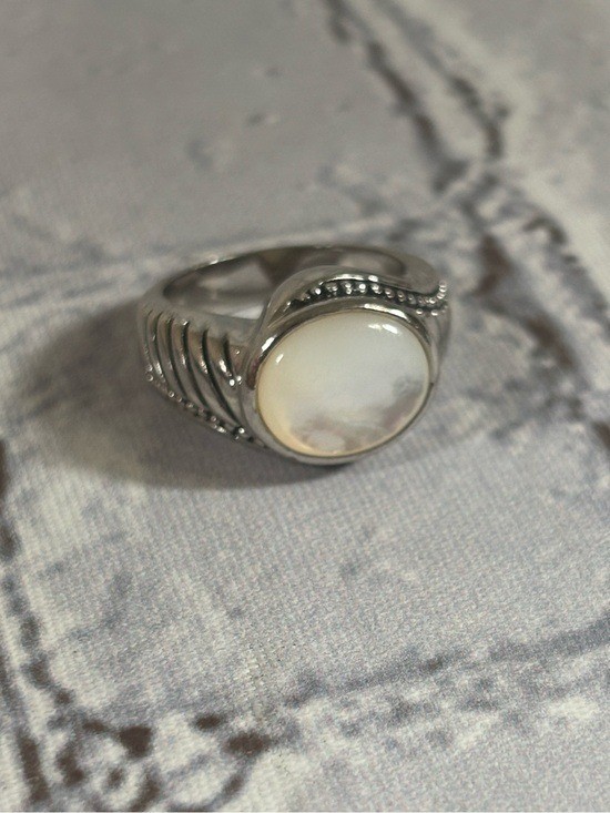 Silver Toned Moonstone Pearly Crystal Ring Size 7