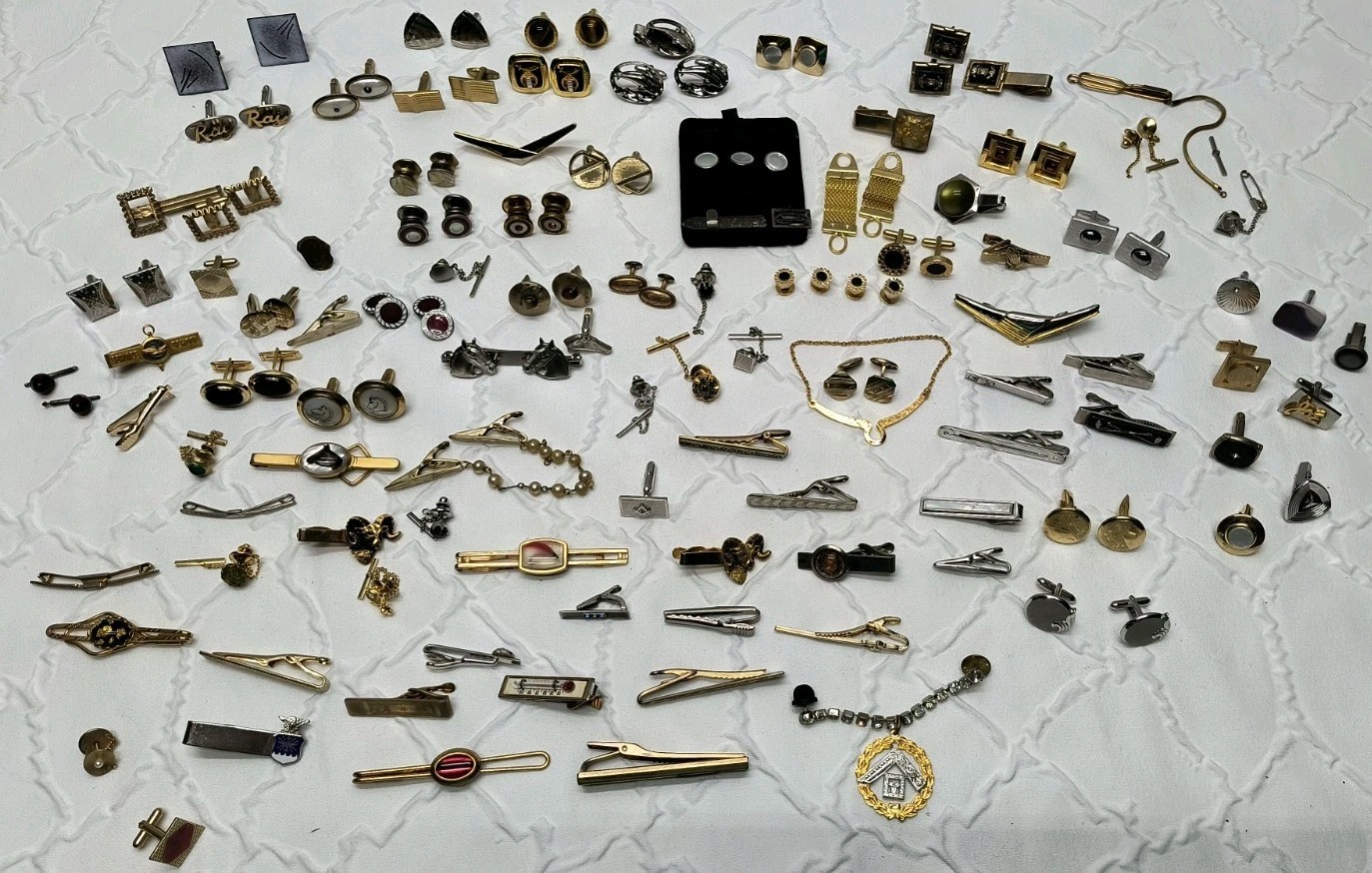 Vintage Tie Tacks Tie Bar Clips Cuff Links Lot Gold & Silver Tone 120 + Pieces