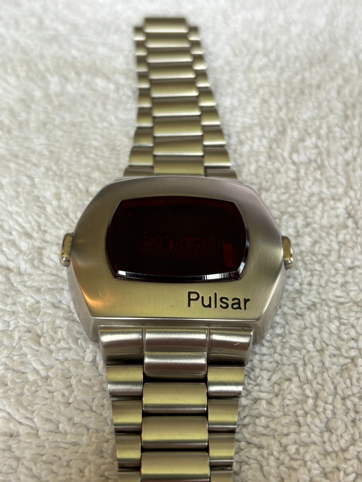 Pulsar P3 LED working perfectly and bright crystal is perfect
