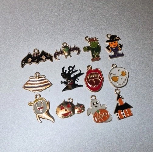 Lot of Halloween Bracelet Jewelry Charms: Witches/Pumpkins/Bats (12 pieces) 11A