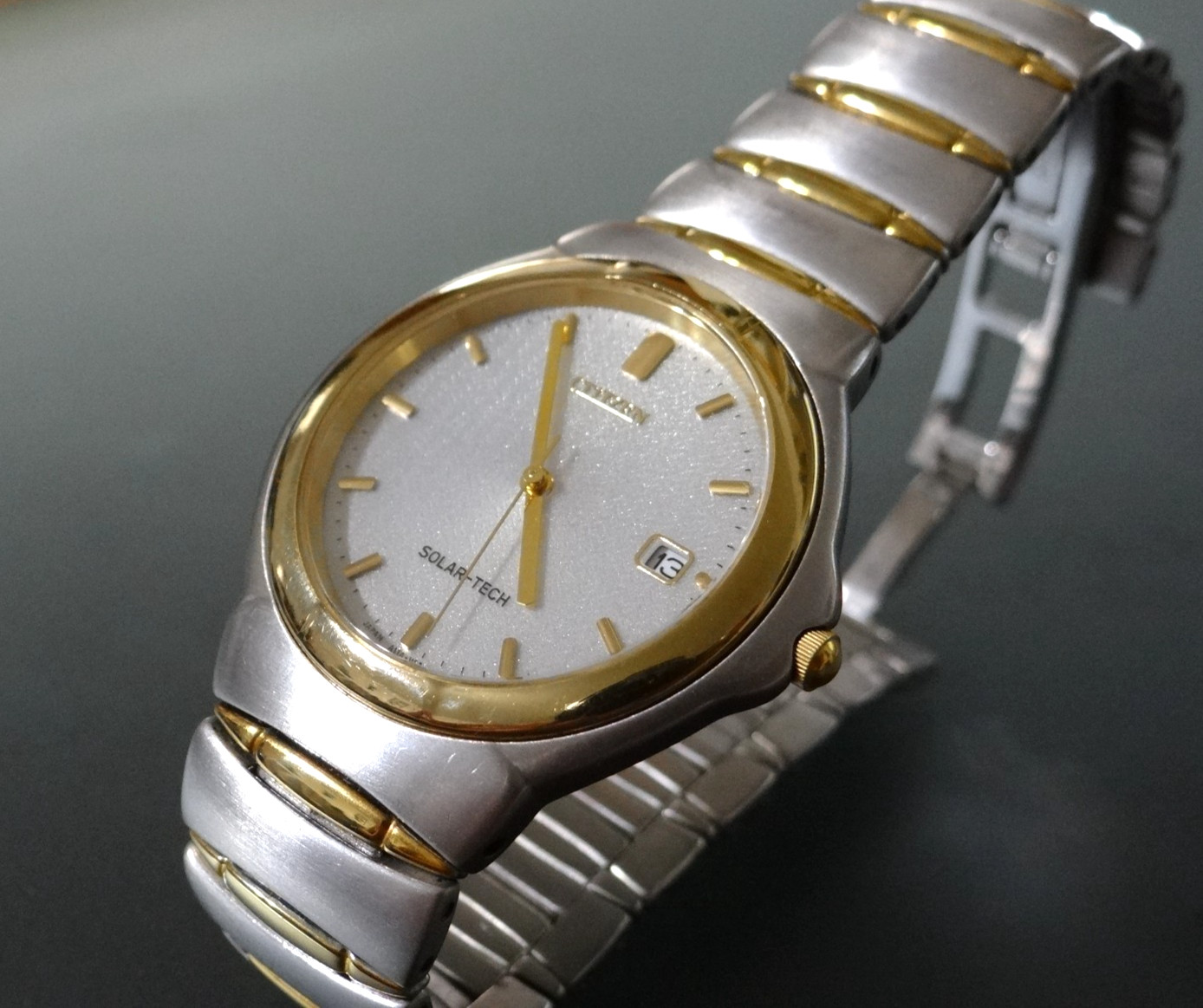 CITIZEN ECO-DRIVE A114-H17974 Two-Tone Gray Gold Band 36mm Watch 6.75″ wrist