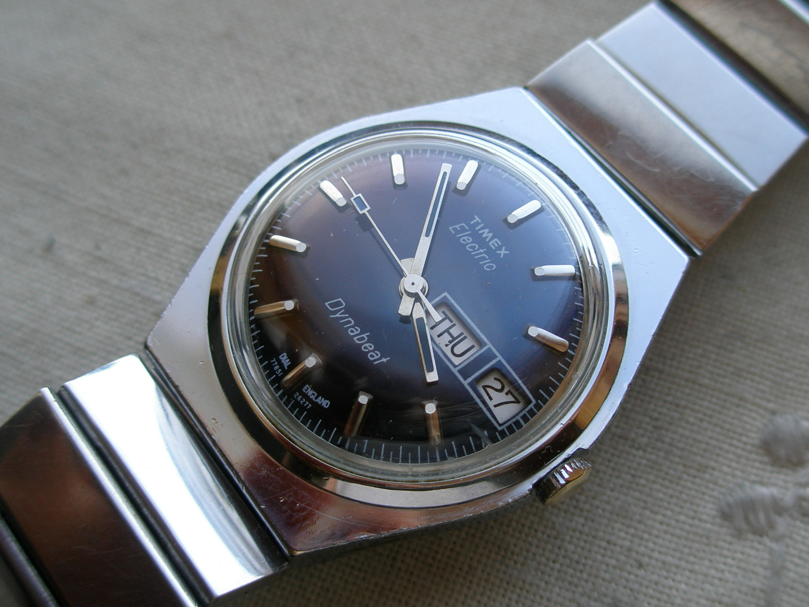 LARGE VINTAGE 1968 TIMEX ELECTRIC DYNABEAT, CHROME/SS, NEEDS HELP.