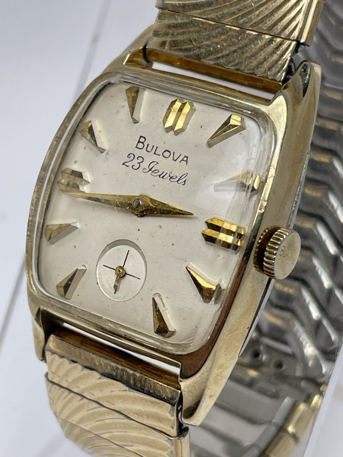 1963 Bulova 23 Jewels Manual Wind Watch Cal. 10 BP In Good Working Condition.