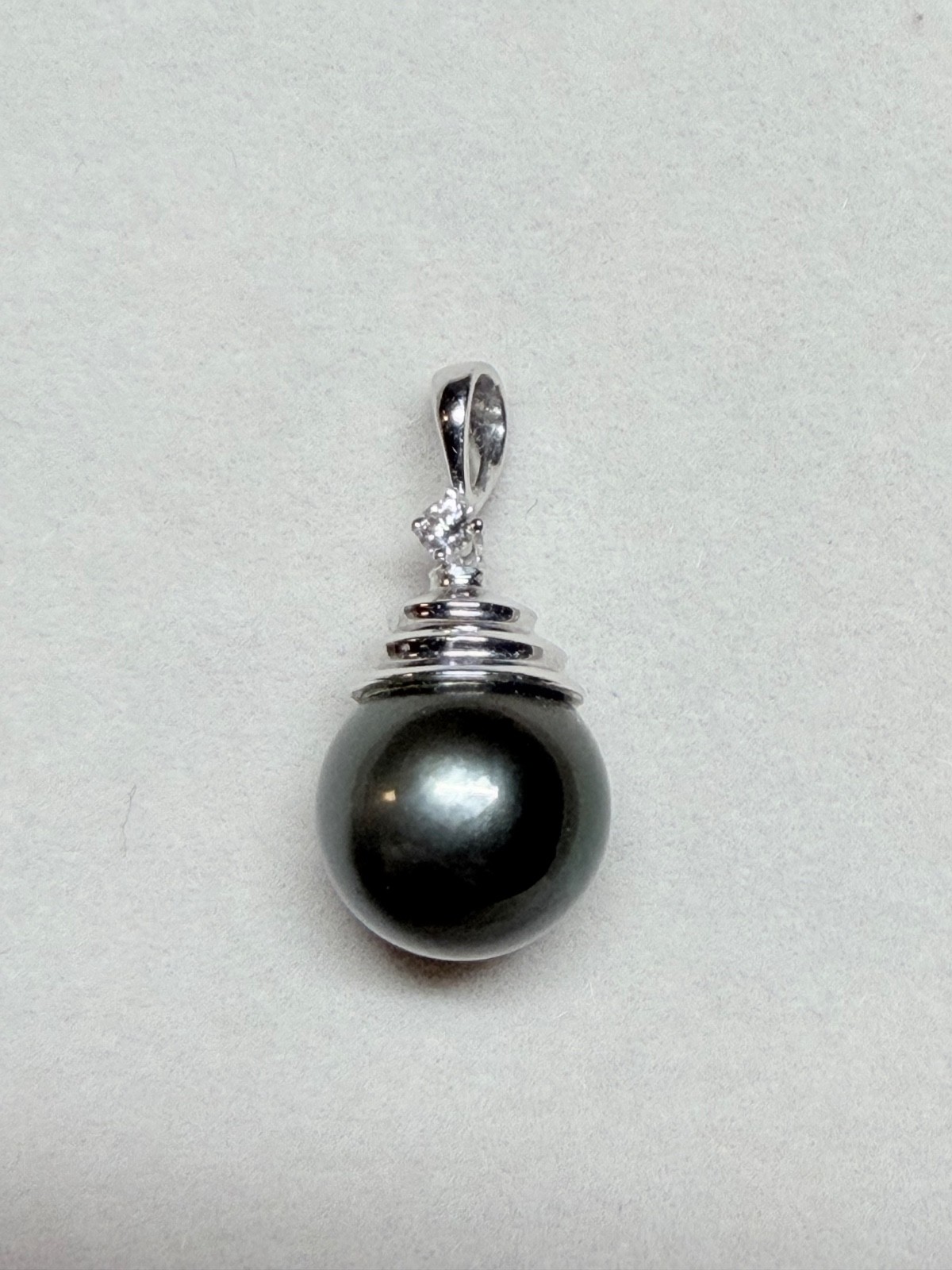 14k White Gold Pendant 10.9mm Tahitian Cultured Pearl 0.05ct Natural Diamond