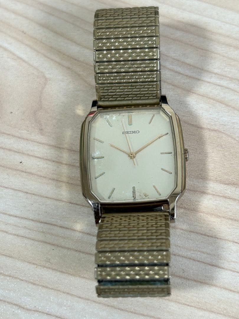 SEIKO quartz watch, nickel alloy case, gold color, working condition.