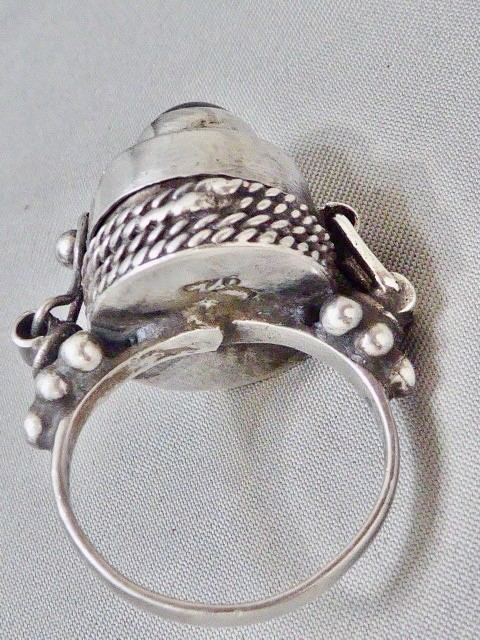 Vintage Taxco Mexico Sterling Silver Amethyst Poison Ring PILL BOX HINGED RING