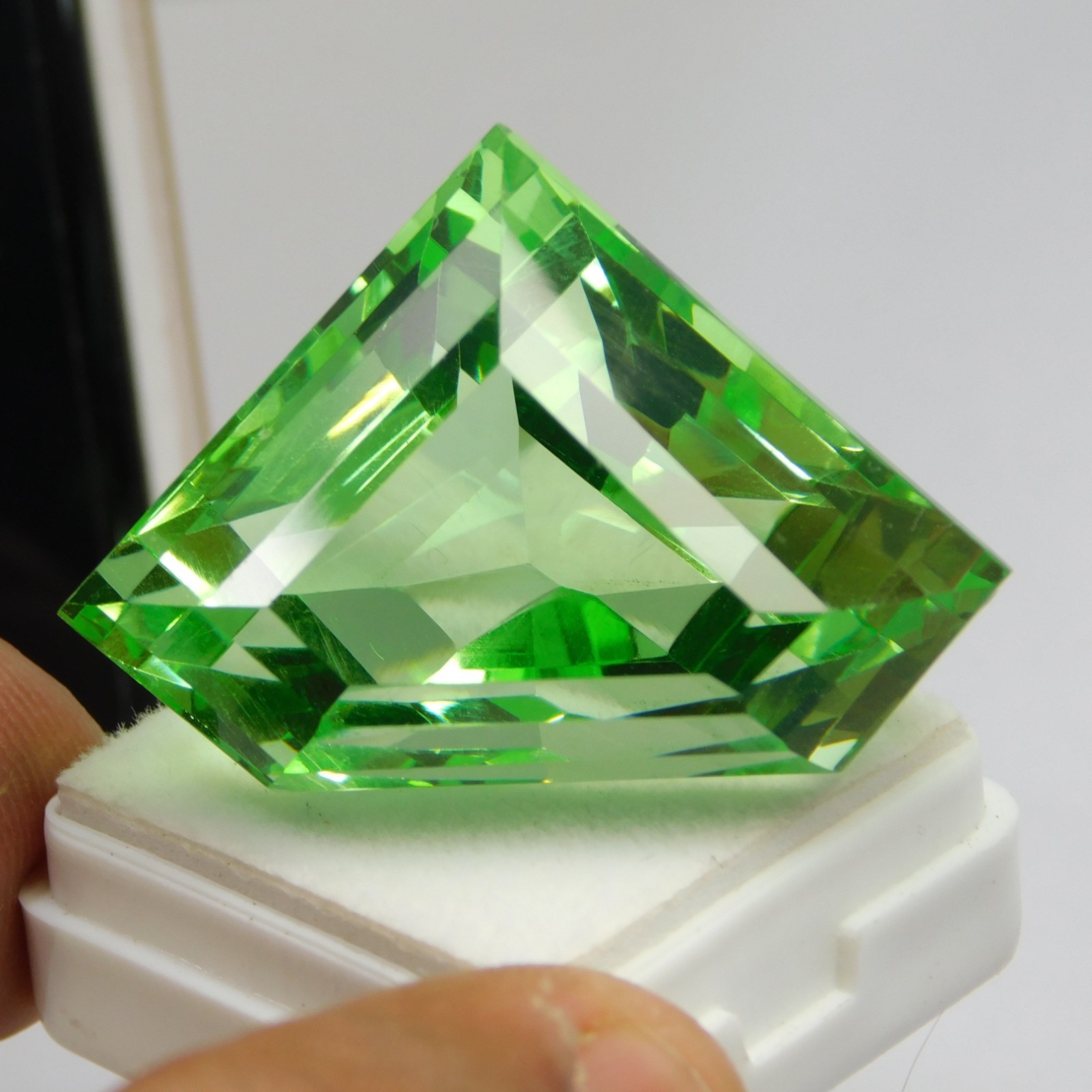 Certified 86.90 Ct Natural Green Tsavorite Garnet Fancy Cut Loose Gemstone