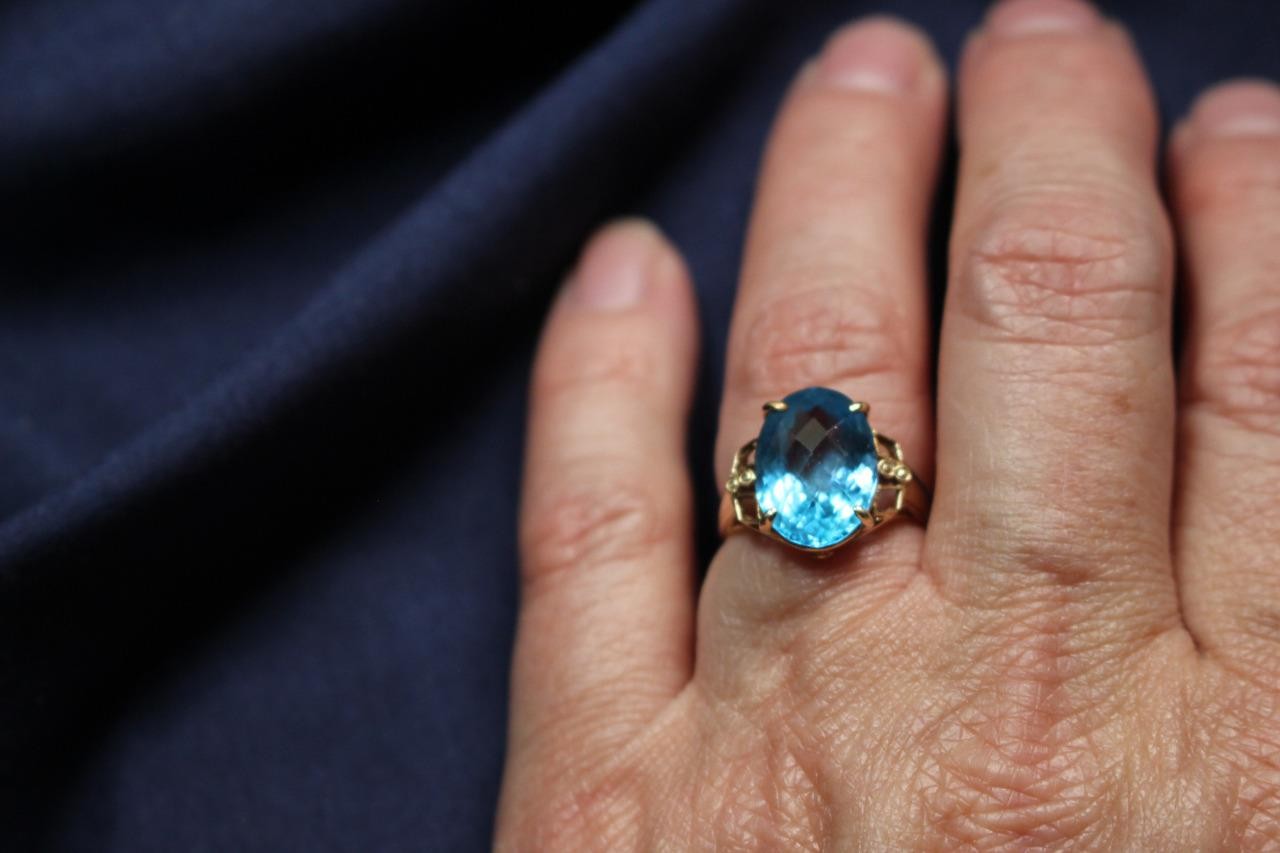 STUNNING! 14K Solid Yellow Gold Ring Large Swiss Blue Topaz Oval Stone Size 5.25