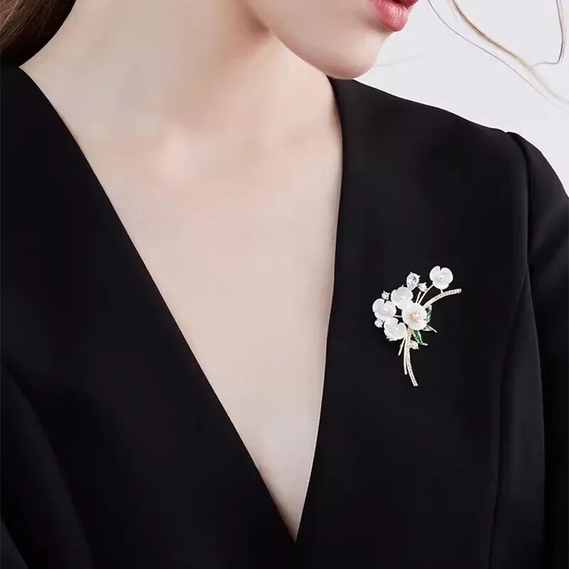 Women Floral Brooch Pin Unisex Feminine Pearl Corsage Luxury Crystal Pins