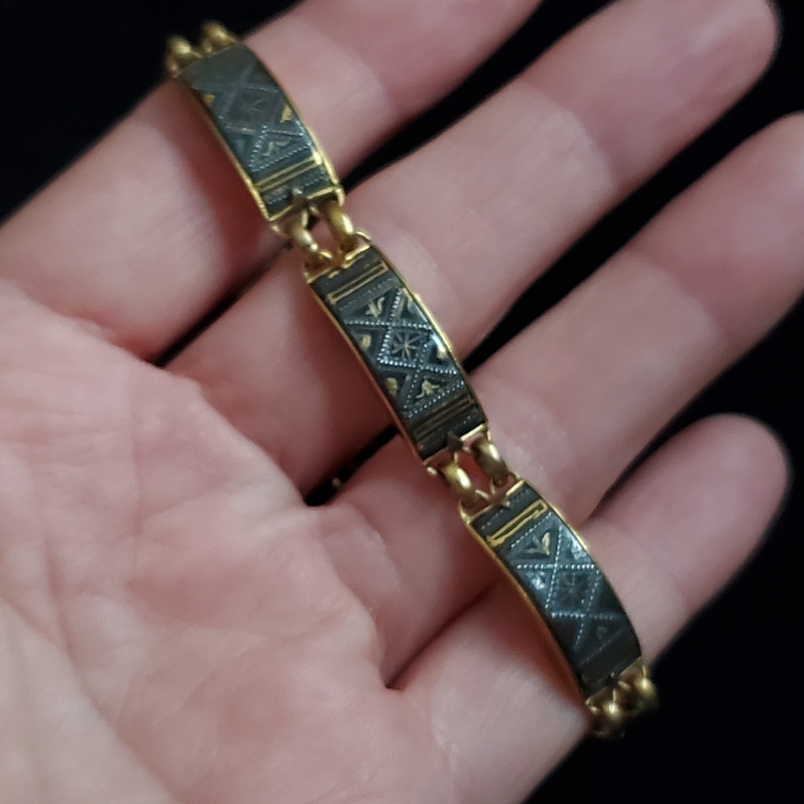Vintage Damascene Bracelet Etched Gold Tone Paneled 6.5″