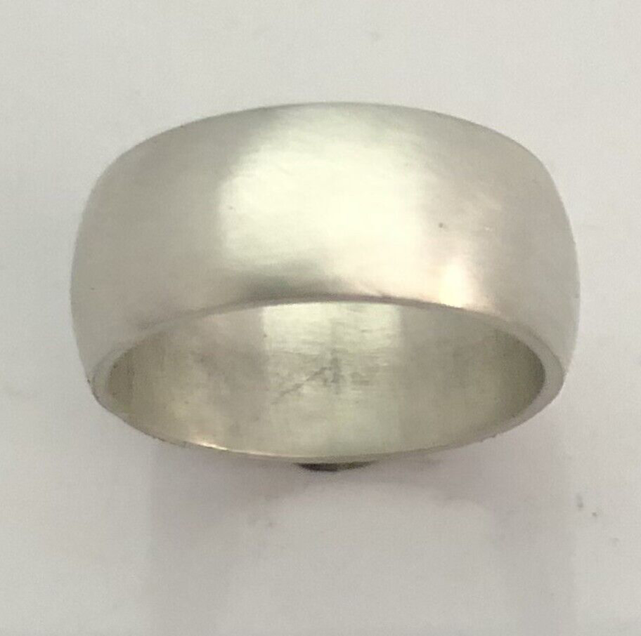 MJG STERLING SILVER PLAIN WEDDING RING BAND. SIZE 10
