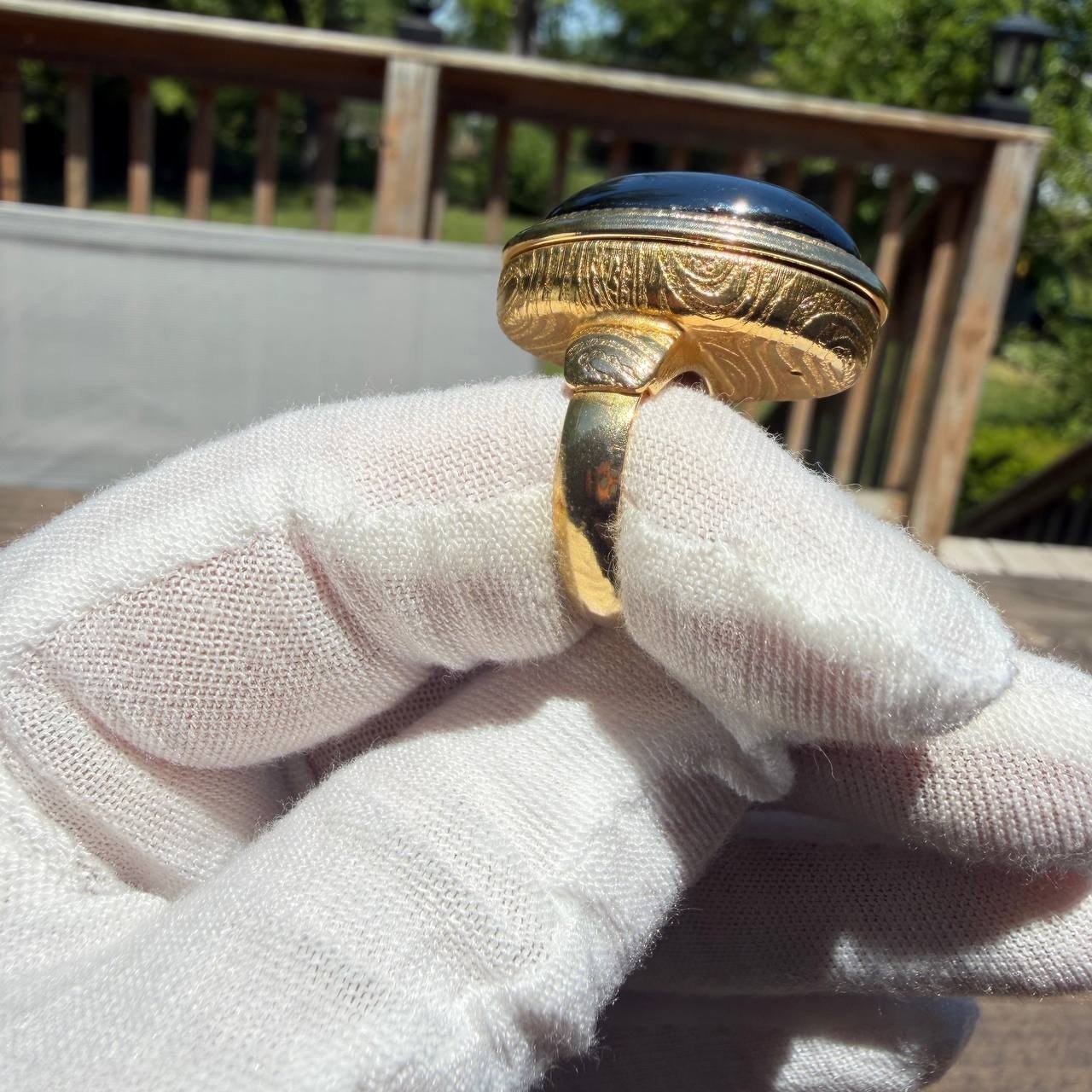 Avon Vintage Gold Tone Black Cabochon Poison Pill Box Secret Compartment Ring