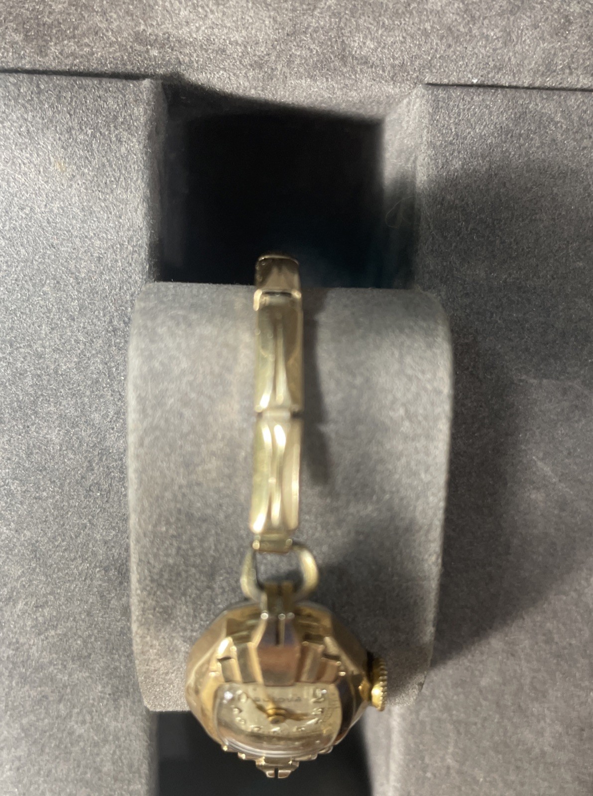 BULOVA (LO) 12K GOLD Filled Bezel 447656 WOMAN’S WATCH. Swiss Made. Works