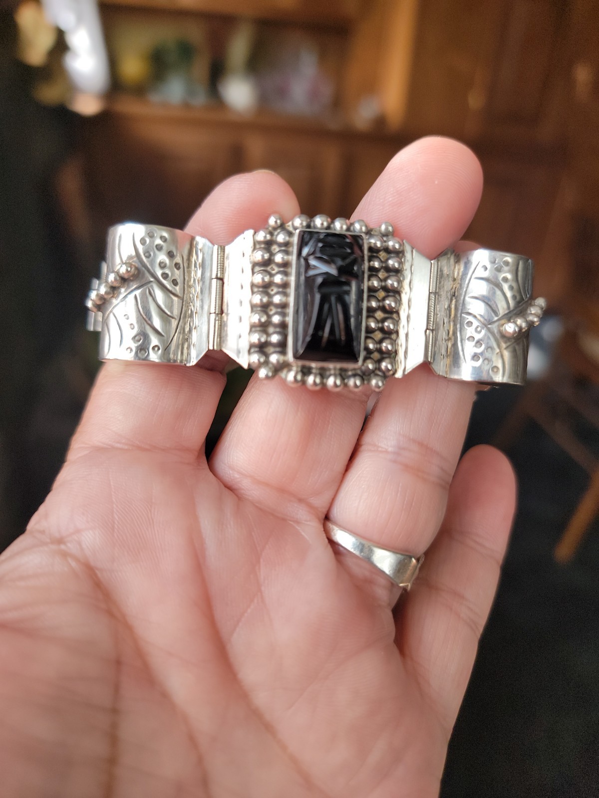 Vtg 9.25 Silver Hinged Taxco Mexico Braclet Aztec/Mayan Mahagony Obsidian