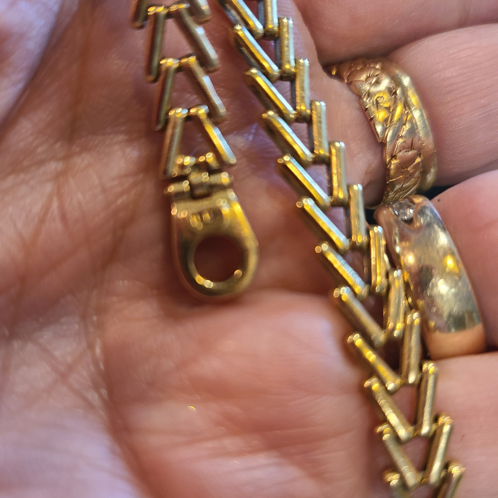 Bracelet 14kt gold. 8.25 in. 13.48 G. Dominique. Chevron design.