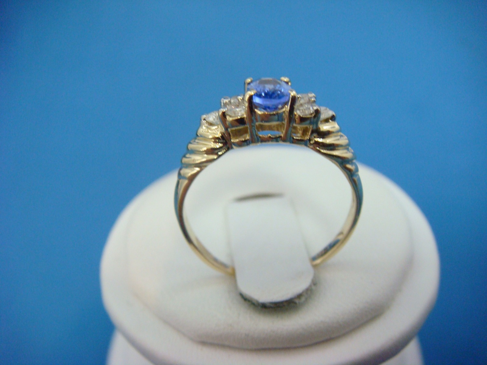 TANZANITE & DIAMONDS LADIES 14K YELLOW GOLD BEAUTIFUL RING, 2.4 GRAMS, SIZE 7