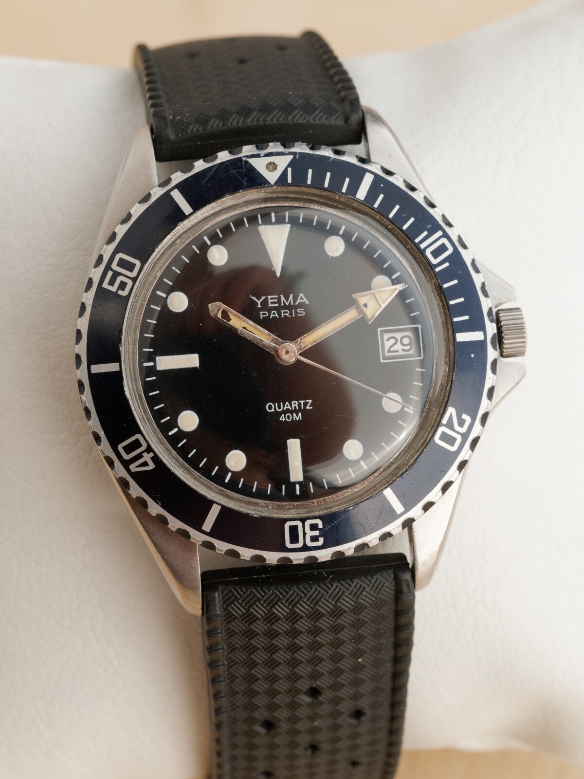 Vintage Yema Paris Quartz diver 40M SERVICED Uncle tropic strap 1980 Patina