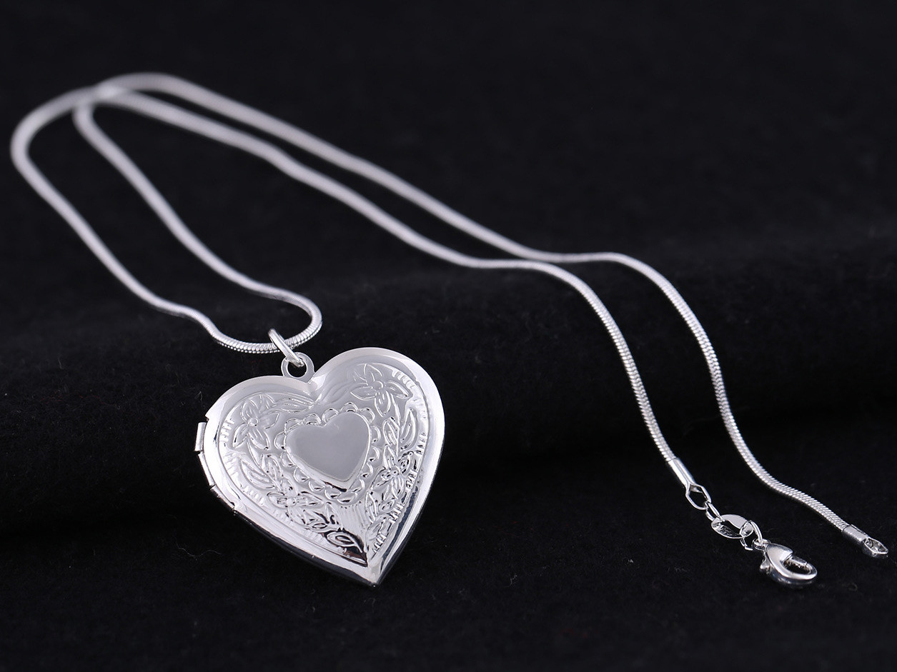 Heart Locket Pendant Necklace Silver Plated Photo Picture Chain Set