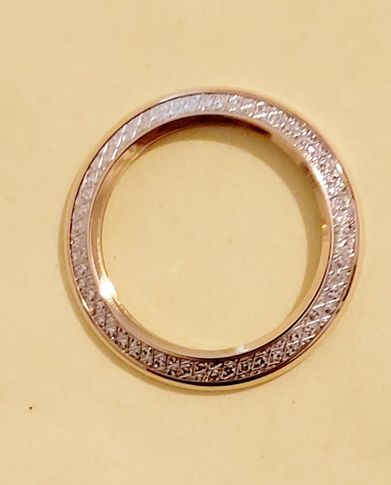 Gucci Diamond Cut Bezel,Authentic, 1100–11/12–11/12.2💃,Pristine Condition.
