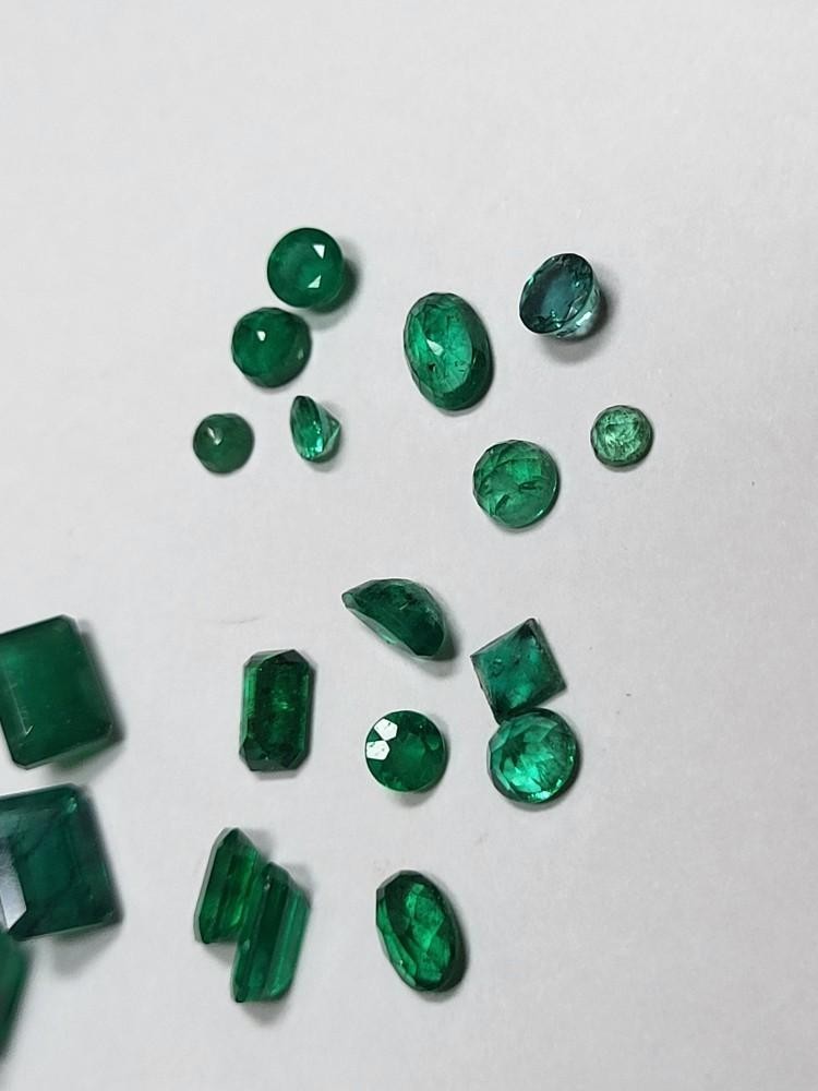 19 Genuine EMERALDS 7.5 carats Total Weight Nice Mix of shapes and sizes CHEAP !