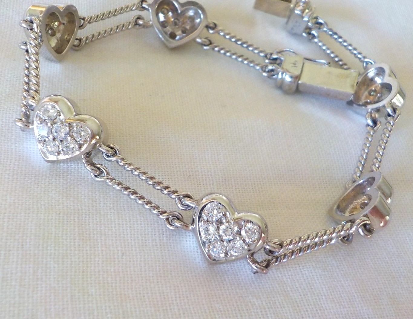 Quality 14K White Gold Heart Bar Diamond Bracelet – 16.6 gms, 6.7 in, 1.08 ctw