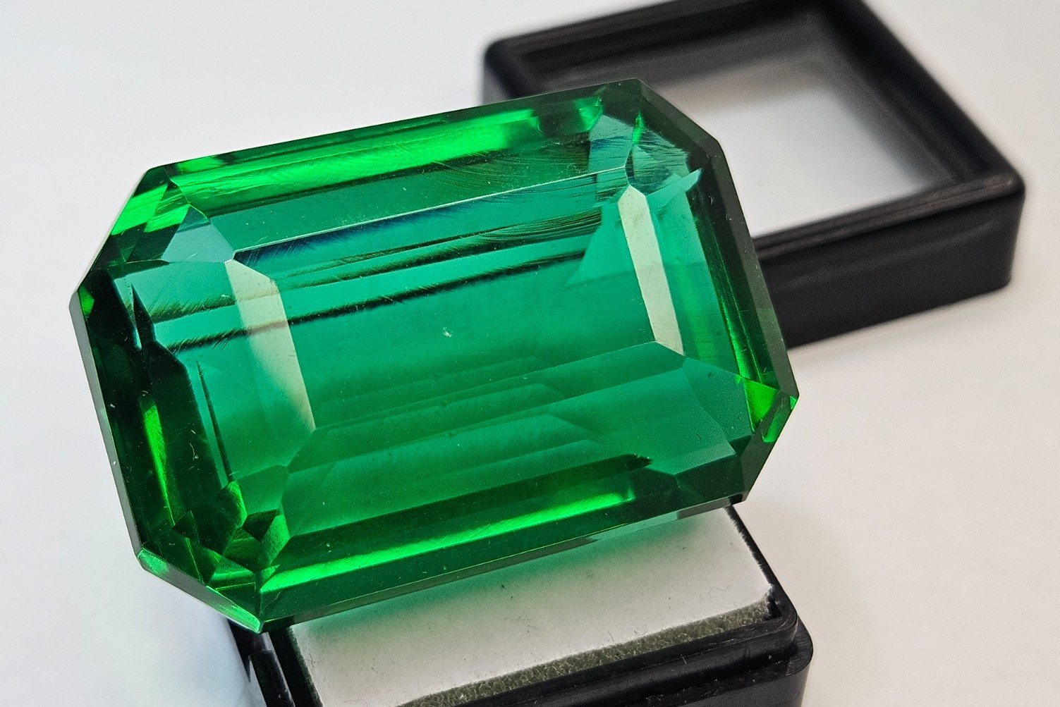 Colombia Green Colour Emerald 126+ Ct Emerald Cut Loose Gemstone