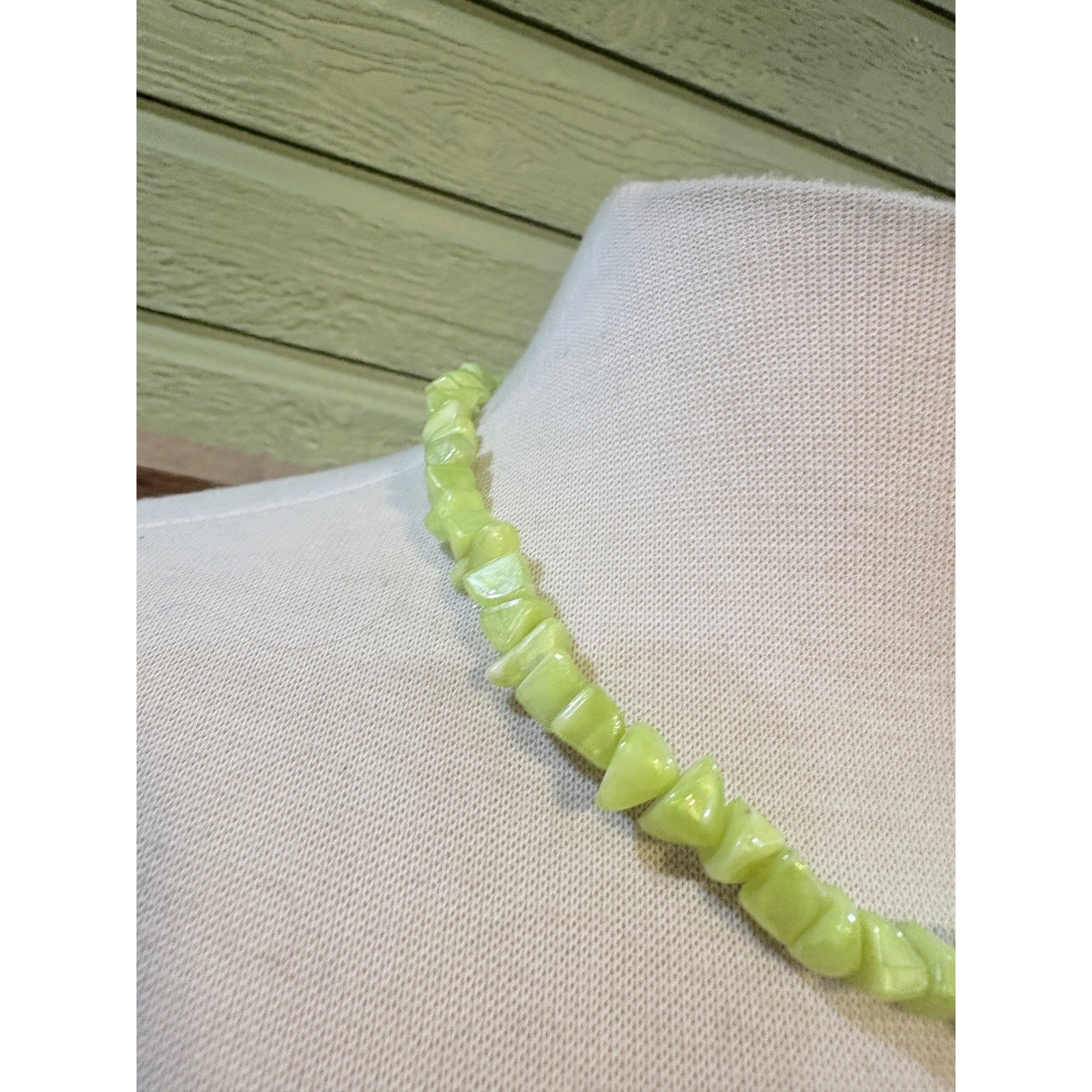 Lime Green Polished Stone Chip Bead Necklace Silver Toggle Clasp 18 Inch