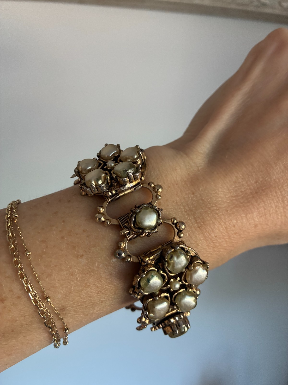 retro costume jewelry bracelet faux pearl gold tone