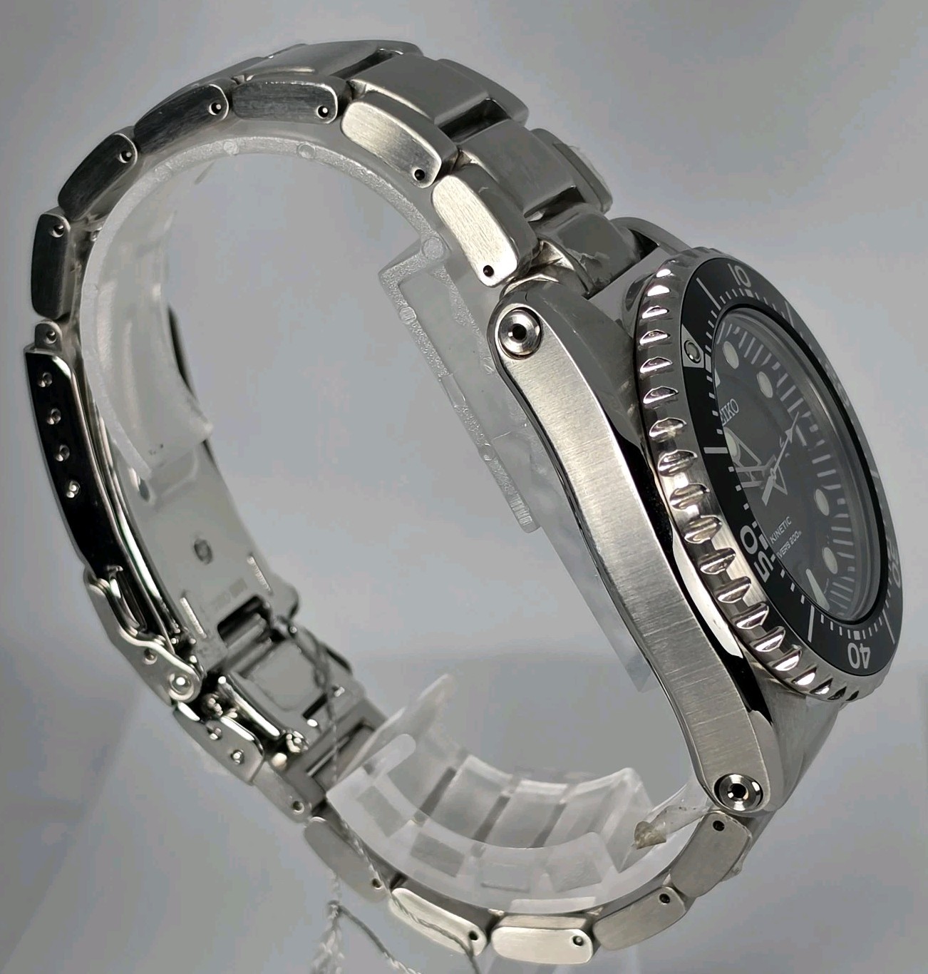 SEIKO KINETIC DIVERS MEN’S STAINLESS STEEL STEEL WATER RESISTAN 200M BLACK DIAL