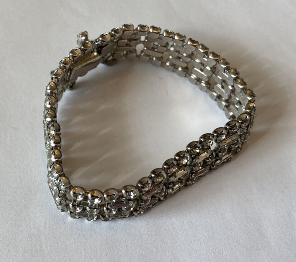 VINTAGE 1950S RHINESTONE BRACELET WITH SAFETY CHAIN CATCH 7.5″ BAGUETTE CRYSTALS