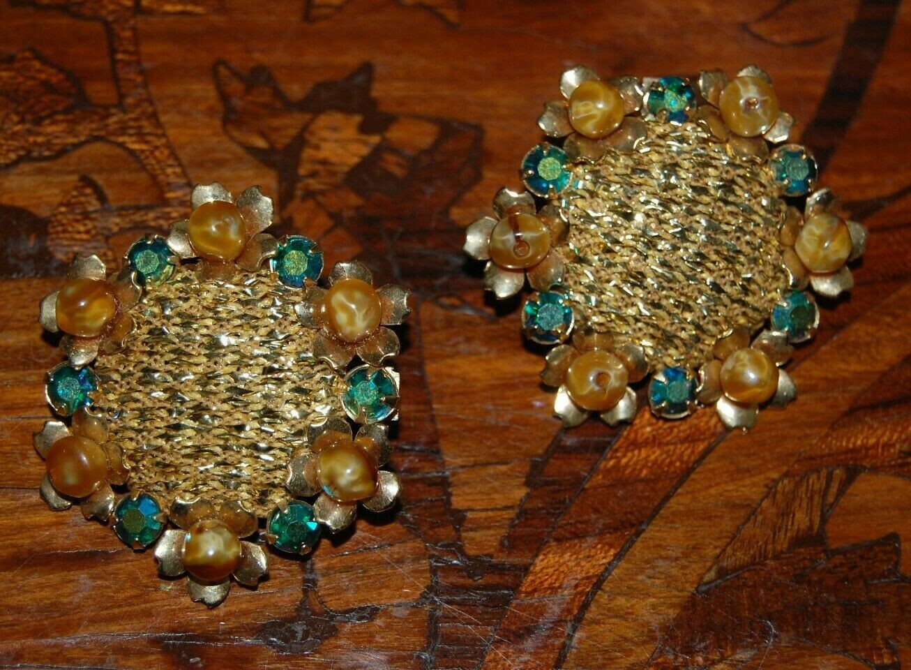 Elegant Vtg 1980’s Golden Flower Design Gold Lame Beaded Statement Clip Earrings