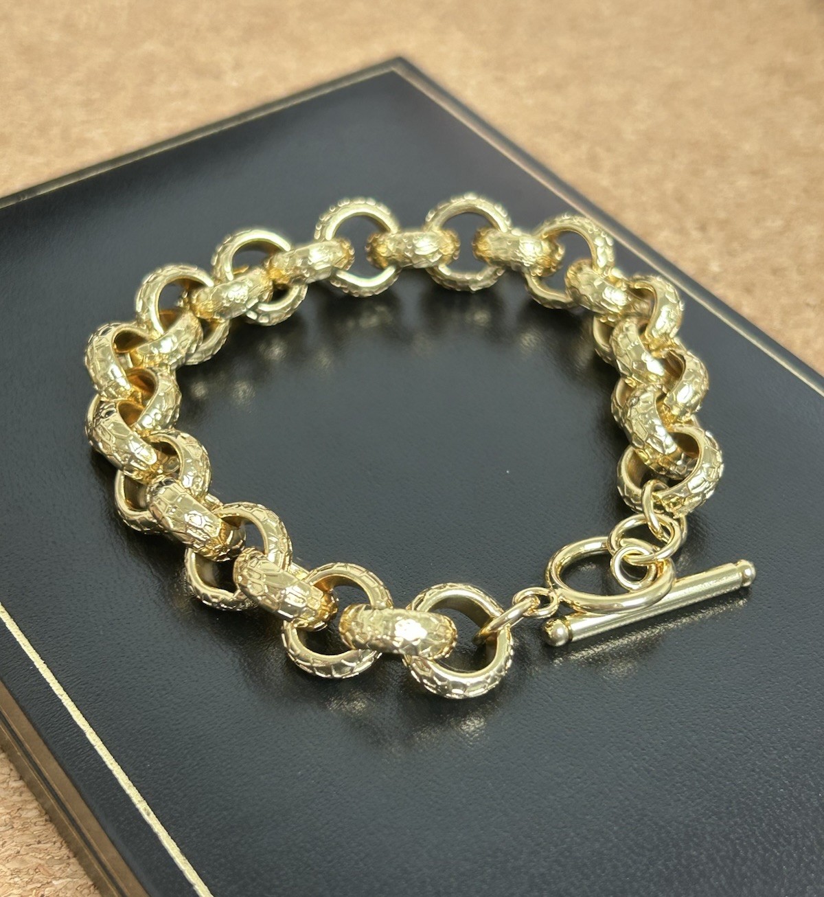 18ct Solid Patterned Heavy Belcher Bracelet 12mm Links 18K Filled Toggle T-bar