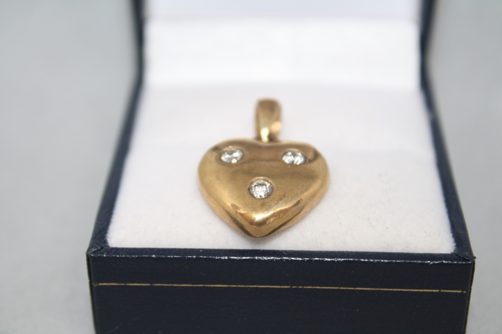 100% Genuine 9k Solid Yellow Gold 0.33CT Clear Quartz Stones Love Heart Pendant