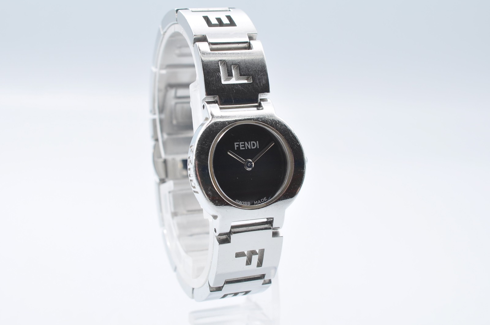 FENDI 3050L 3ATM Quartz Analog Silver Black Dial Women Swiss Made Auth w-1179