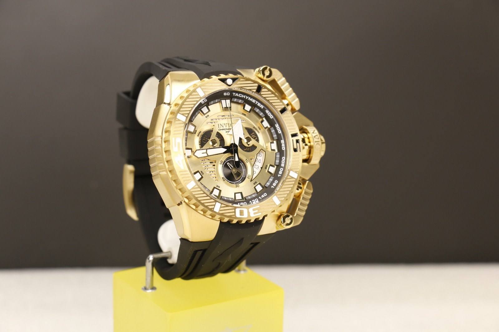 Invicta Sea Hunter full size Men’s Watch 57/69mm Gold tone 49610