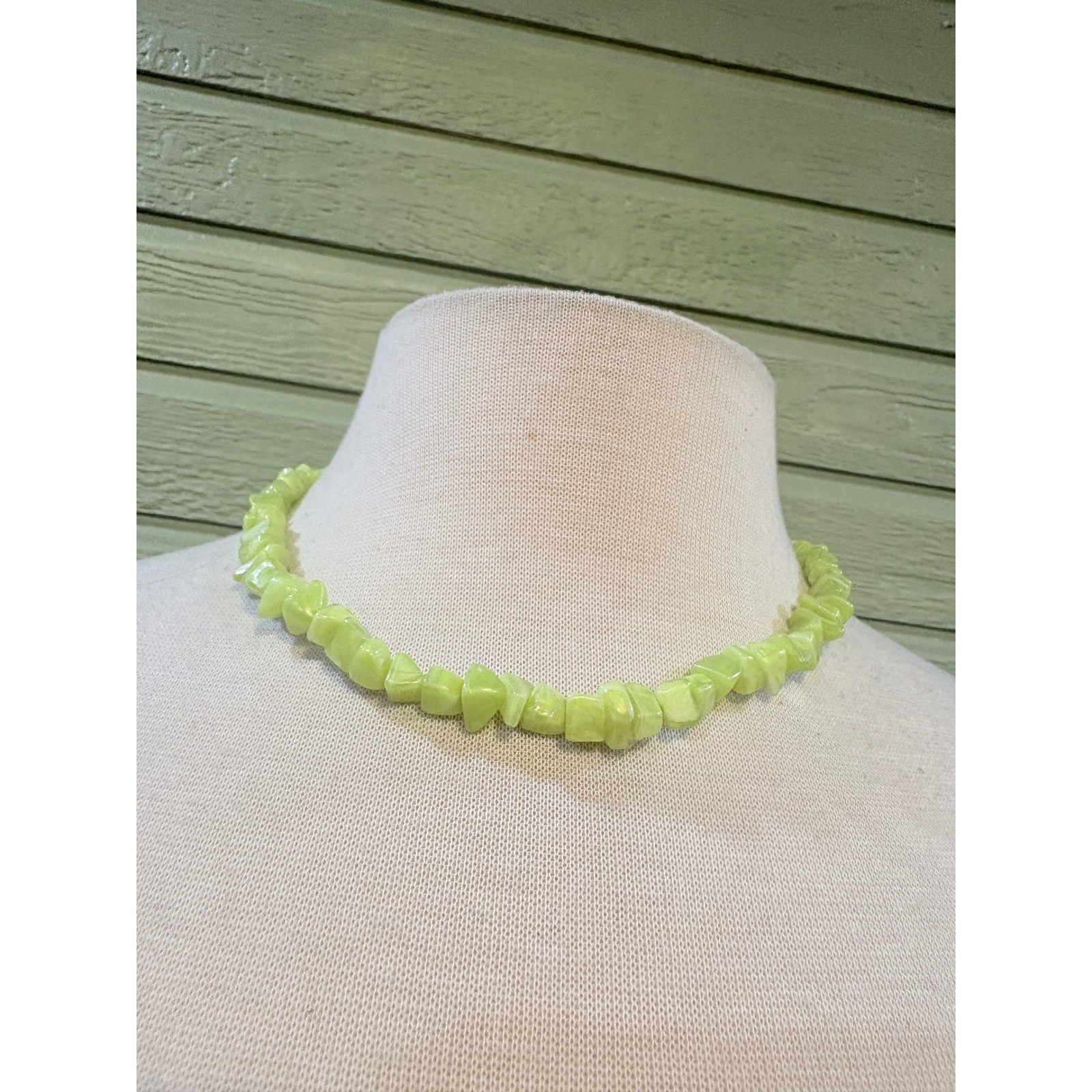 Lime Green Polished Stone Chip Bead Necklace Silver Toggle Clasp 18 Inch