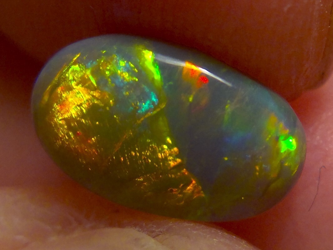 1.25cts Solid Lightning Ridge semi black opal, stunning rainbow fire *see video*