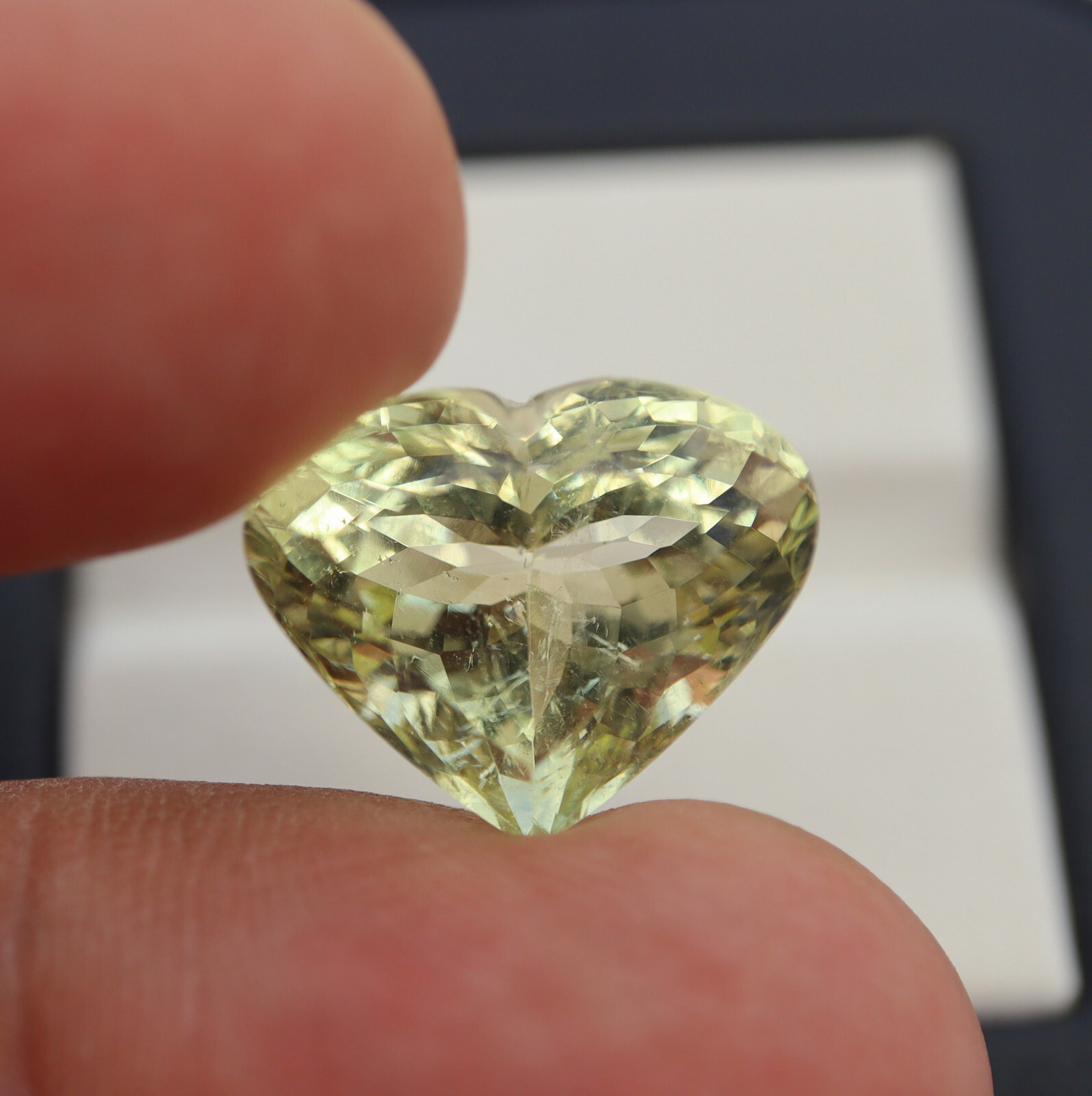 10.7 Cts 13.2×15.9 MM Natural Heliodor Aquamarine Faceted Heart Gemstone