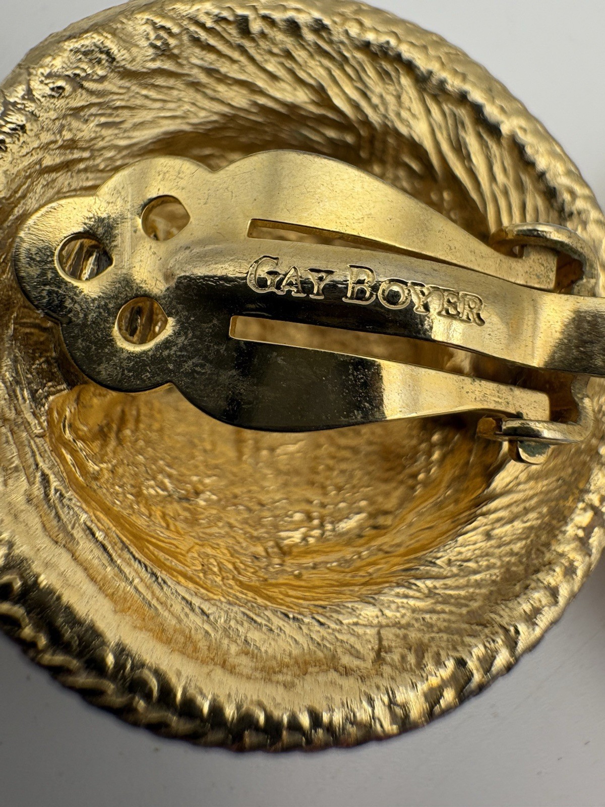 Vtg GAY BOYER Cream Enamel Gold Tone Nautical Anchor Clip On Earrings Statement