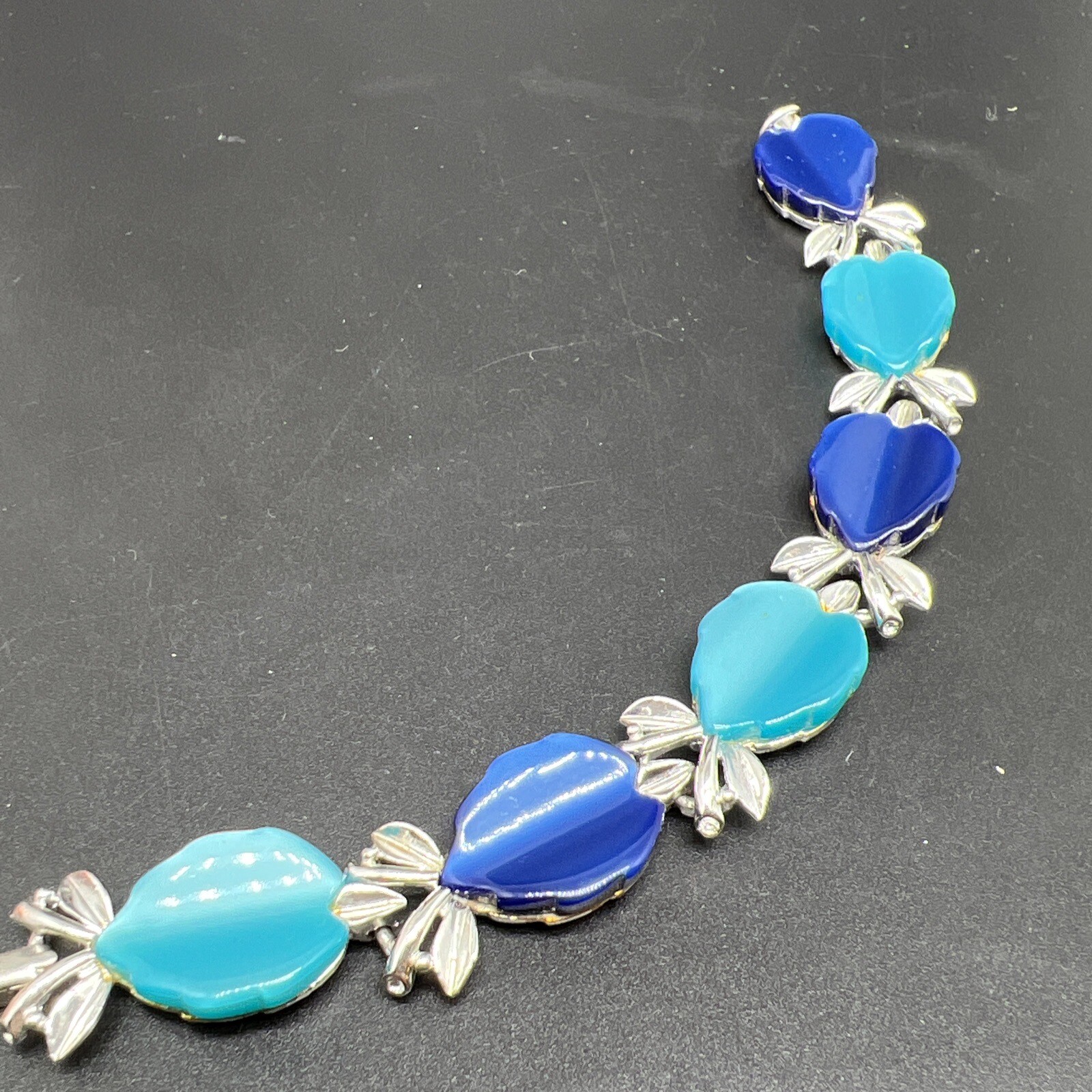VINTAGE BLUE MOONGLOW LUCITE THERMOSET LEAVES LINK 7” BRACELET 6655