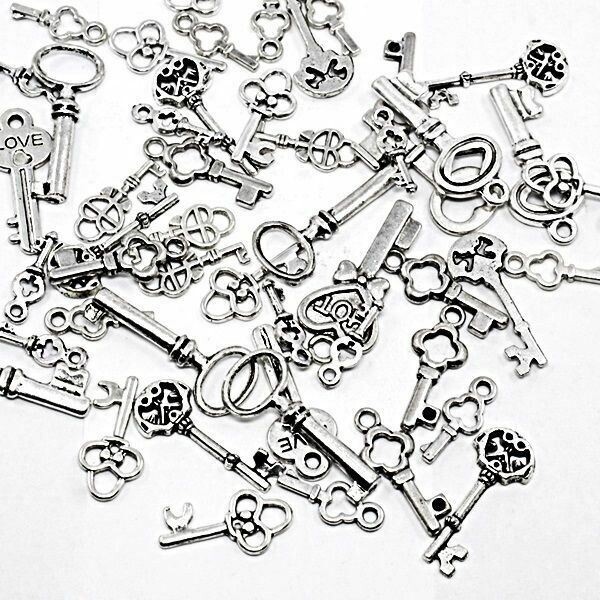 50 Mixed Lot Antique Silver KEY CHARMS Small Sizes 15-30mm 1/4″ to 1″+ SteamPunk
