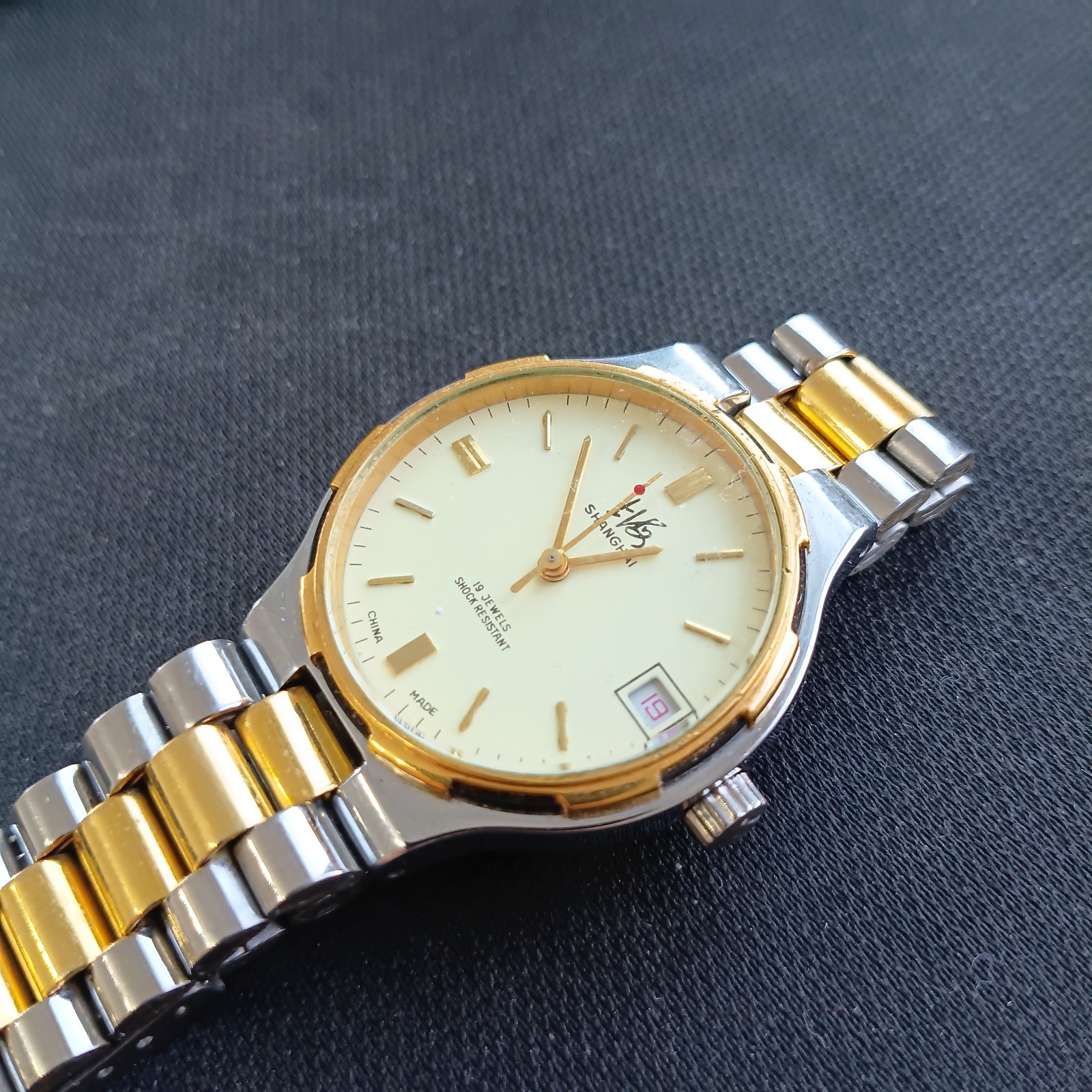 Vintage Shanghai 19 jewels shock resistant Manual Wind China Made Mens Watch