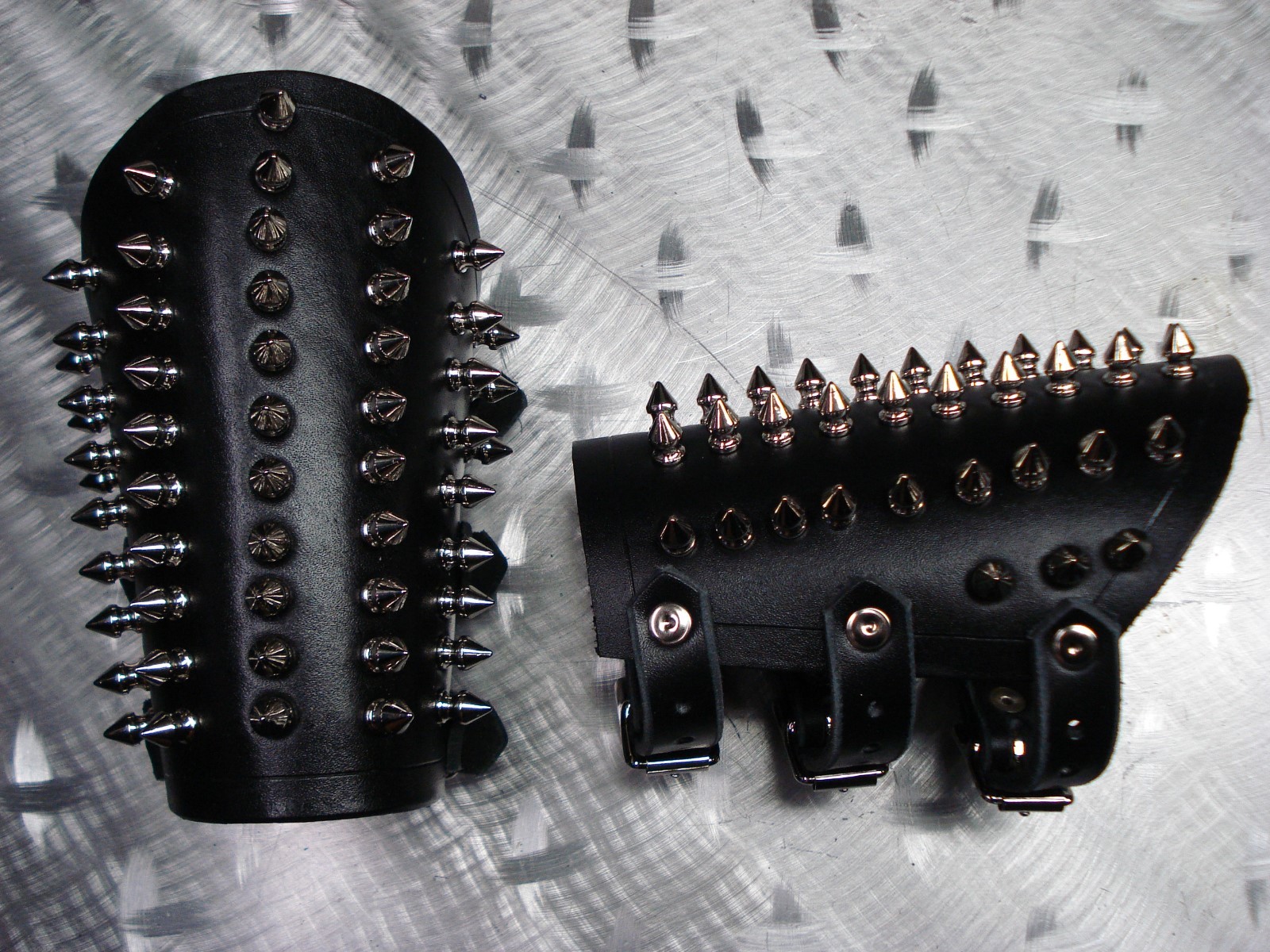 BLACK SPIKE LEATHER GAUNTLET. BLACK DEATH (MDLG0002)….. SUSPERIA