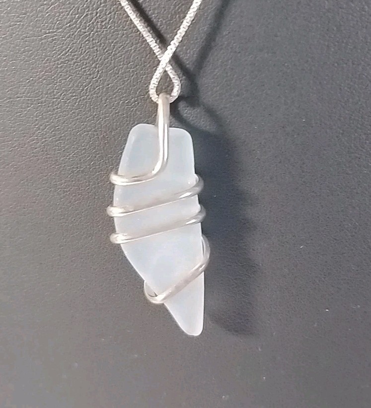 Studio Art White Clear Frosted Seaglass 925 Silver Wrap Pendant Necklace 18″
