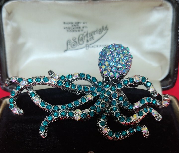 Vintage Style Crystal Octopus Brooch Silver Tone Art Deco Sea Life Brooch Pin