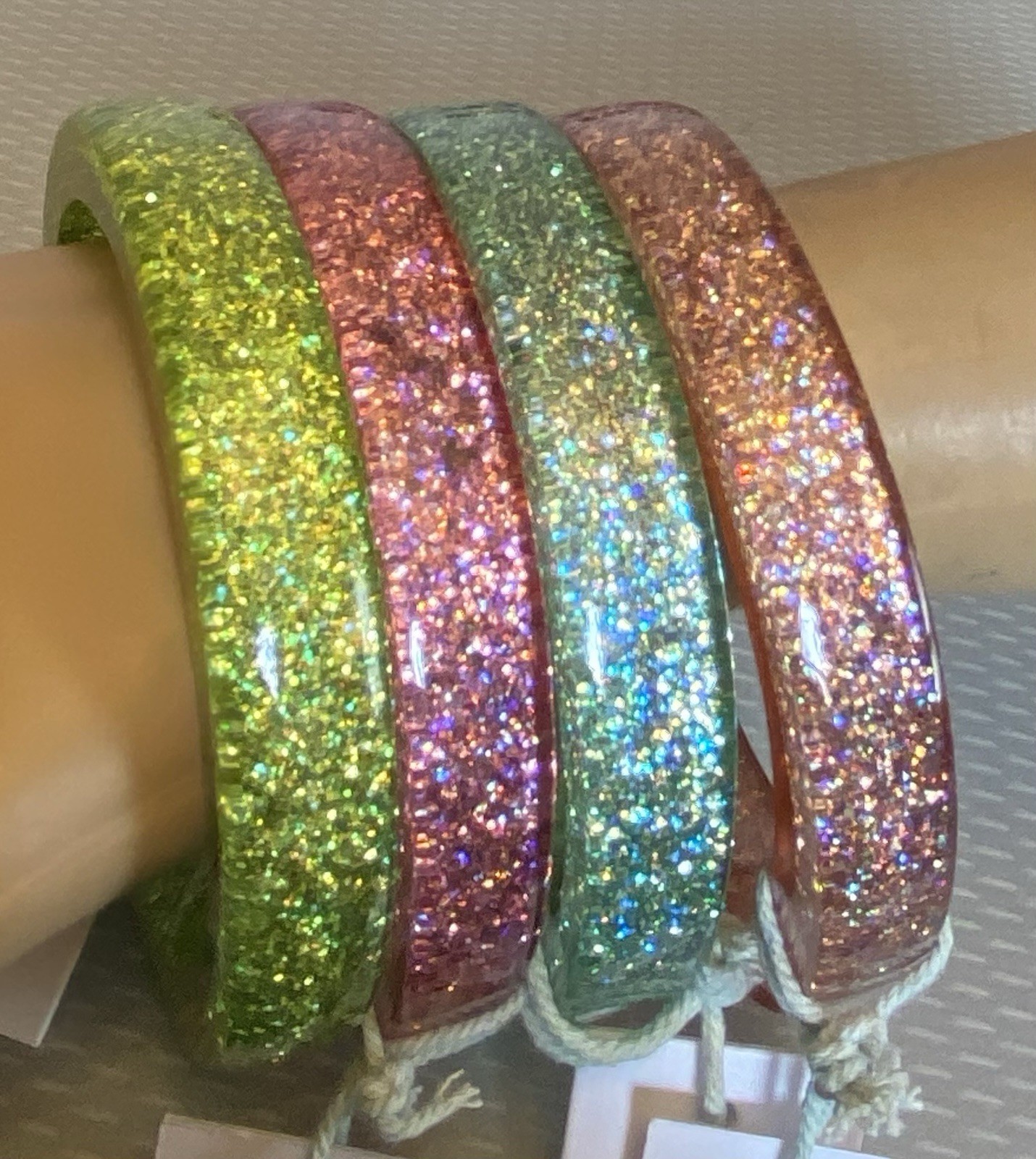 Bangle Set 4 Lucite Plastic Glam Glitter Duchess Pink Green Splendette w/tags 8″